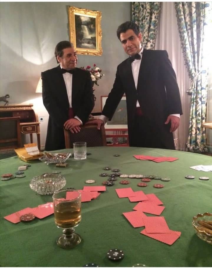 علی فرجام فر متولد ۱۳۶۱ تهران بازیگر و کارگردان تئاتر و سینما مدرس دانشگاه مدیر مسئول آموزشگاه آزاد سینمایی هنرپیشه فارغ التحصیل در مقطع کارشناسی بازیگری دانشگاه آزاد اسلامی فارغ التحصیل مقطع کارشناسی ارشد کارگردانی دانشگاه آزاد اسلامی علی فرجام فر فعالیت سینمایی خود را از سال ۱۳۷۸ با شرکت در دوره های آموزشی بازیگری_فیلمسازی باشگاه تلویزیونی جوان آغاز نمود اولین نقش خود را در سال ۱۳۸۱ در تئاتر سالومه اثر اسکار وایلد ایفا نمود و پس از آن در ده ها تئاتر در مقام بازیگر و کارگردان ظاهر شد از کارهای تلوزیونی و سینمایی وی می توان به سریال عبور از پاییز ، کلاه پهلوی ، فیلم سینمایی یتیمخانه ایران ، سریال معمای شاه و سریال اژدهای هفت سر اشاره کرد