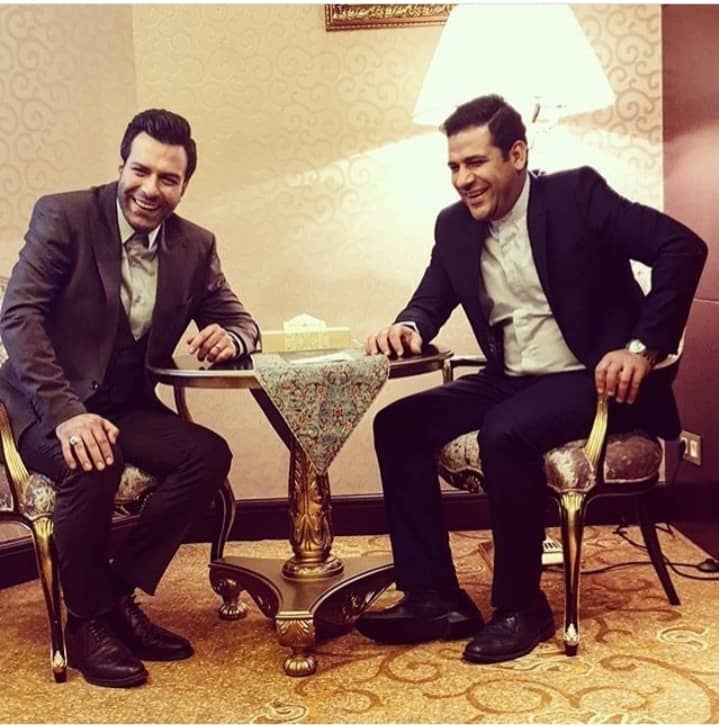 علی فرجام فر متولد ۱۳۶۱ تهران بازیگر و کارگردان تئاتر و سینما مدرس دانشگاه مدیر مسئول آموزشگاه آزاد سینمایی هنرپیشه فارغ التحصیل در مقطع کارشناسی بازیگری دانشگاه آزاد اسلامی فارغ التحصیل مقطع کارشناسی ارشد کارگردانی دانشگاه آزاد اسلامی علی فرجام فر فعالیت سینمایی خود را از سال ۱۳۷۸ با شرکت در دوره های آموزشی بازیگری_فیلمسازی باشگاه تلویزیونی جوان آغاز نمود اولین نقش خود را در سال ۱۳۸۱ در تئاتر سالومه اثر اسکار وایلد ایفا نمود و پس از آن در ده ها تئاتر در مقام بازیگر و کارگردان ظاهر شد از کارهای تلوزیونی و سینمایی وی می توان به سریال عبور از پاییز ، کلاه پهلوی ، فیلم سینمایی یتیمخانه ایران ، سریال معمای شاه و سریال اژدهای هفت سر اشاره کرد